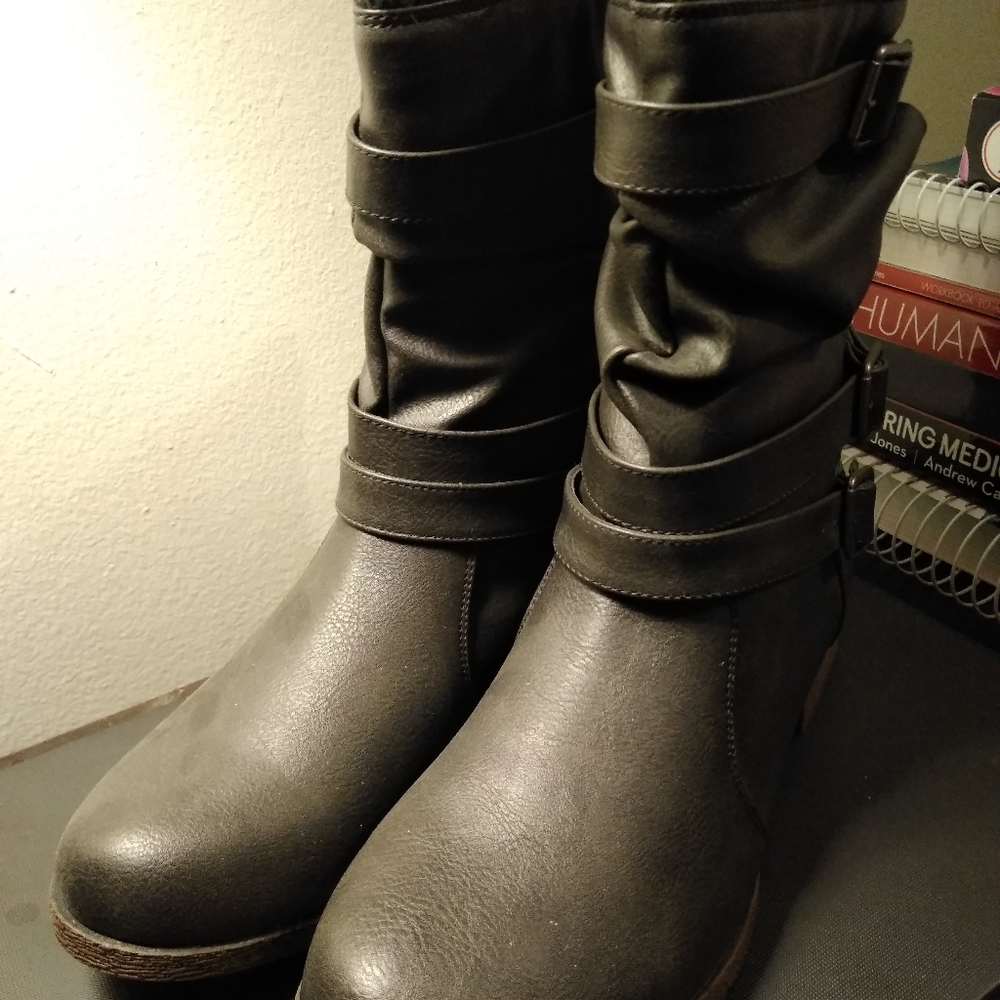 Boots - Picture 2 of 3